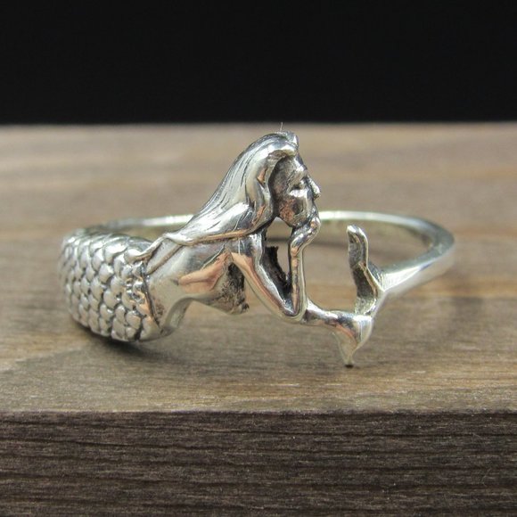 Jewelry - Size 7.5 Sterling Silver Mermaid Band Ring Vintage